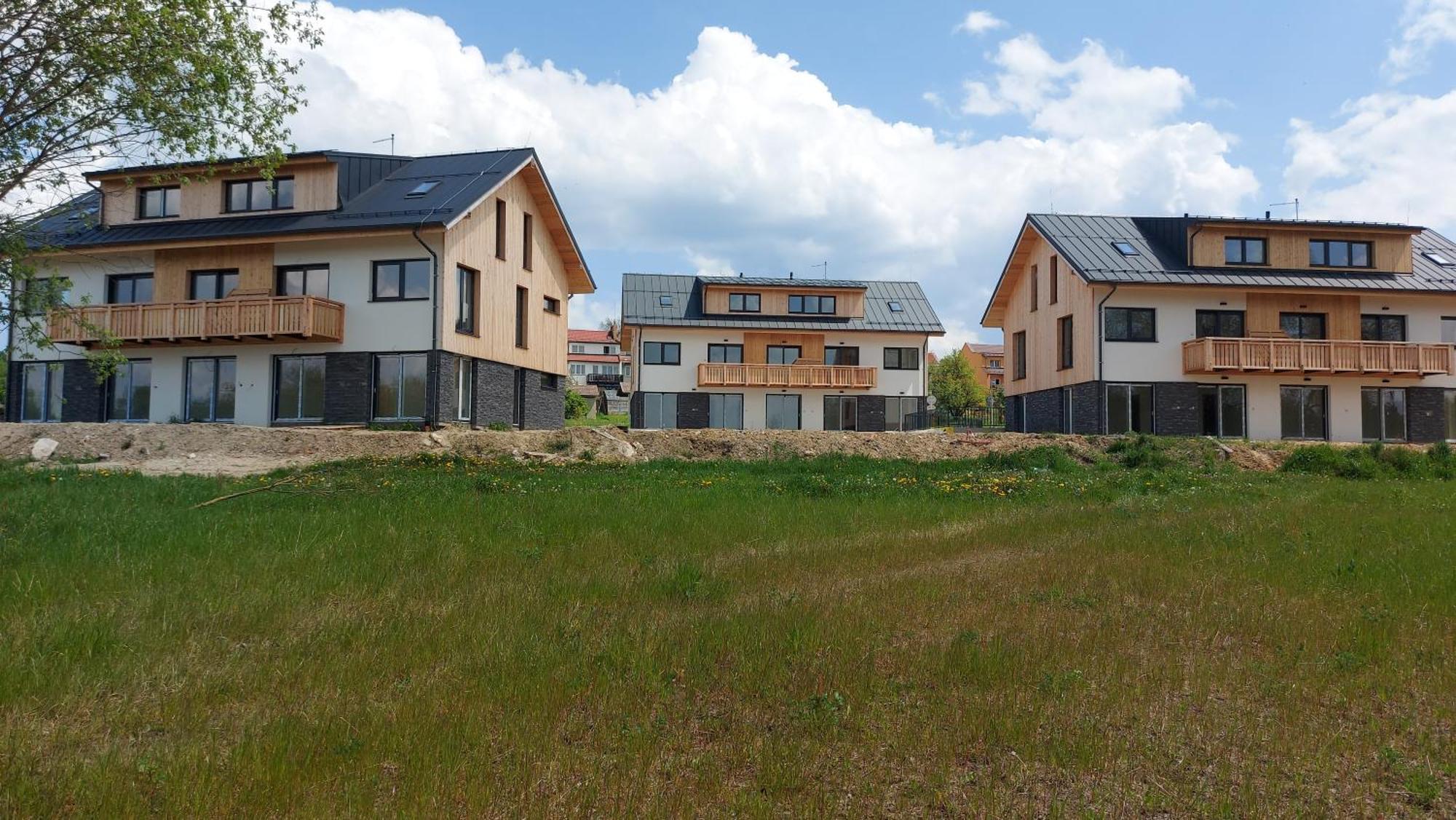 Lipno Apartments Bergmax: Ski Resort Retreat with Garden Terrace Cerna v Posumavi Exterior photo